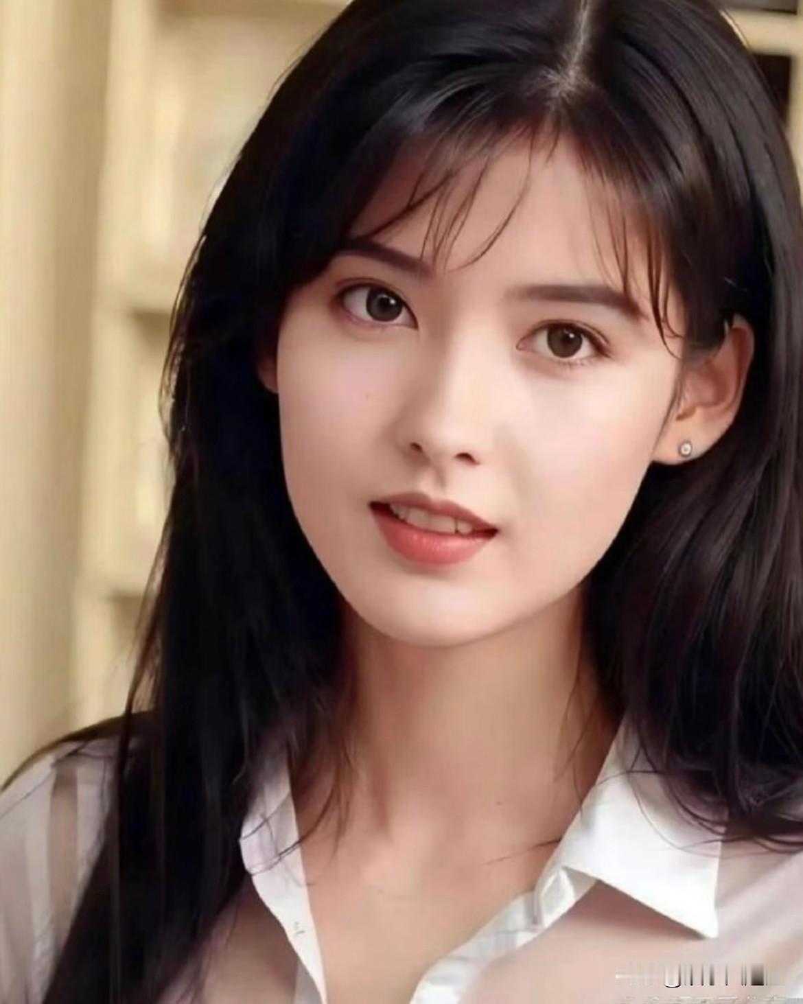 今晚最优美的人！不是关晓彤，也不是孟子义。而是周慧敏，原因很简单。虽然已