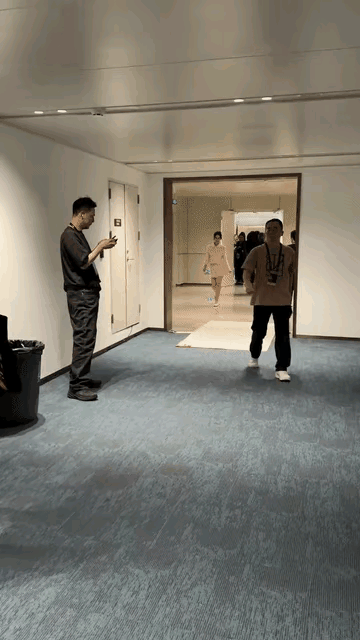 感觉李庚希去了一趟戛纳回来后，这风格，气场和眼神都不一样了！像变了一个人！​​