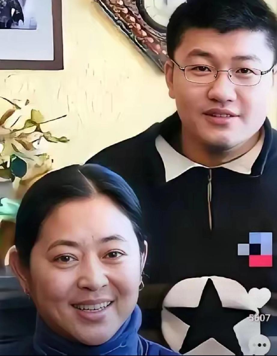 太好哭了！倪萍二婚多年没逼继子改口，一次吵架，少年一句话破防全网倪