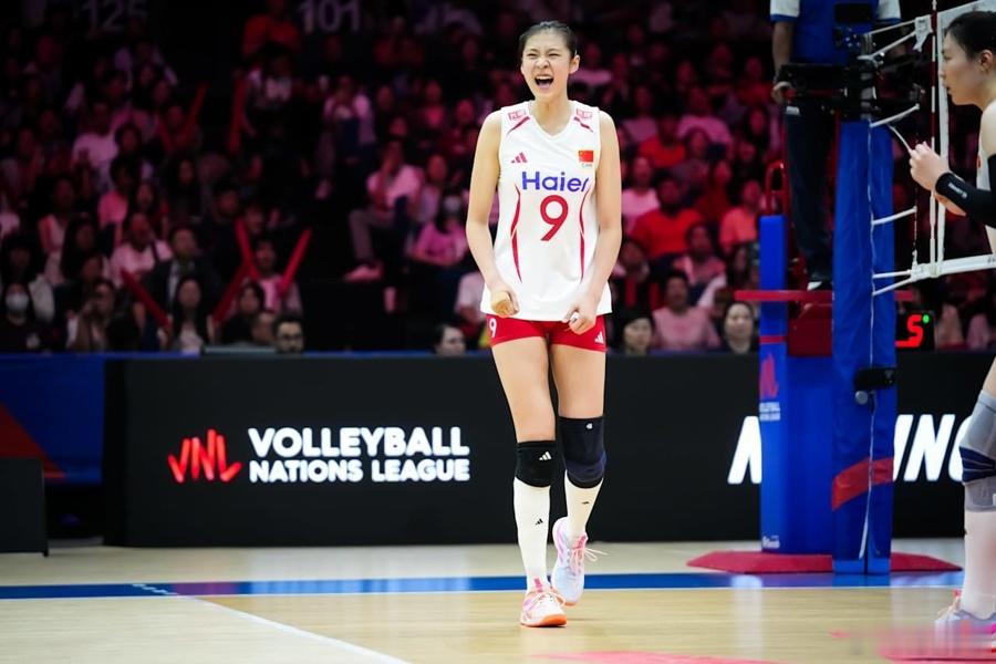 中国女排王奥芊解放日报：虽然没有李盈莹吴梦洁，但18岁的她成为中国女排新的得分点
