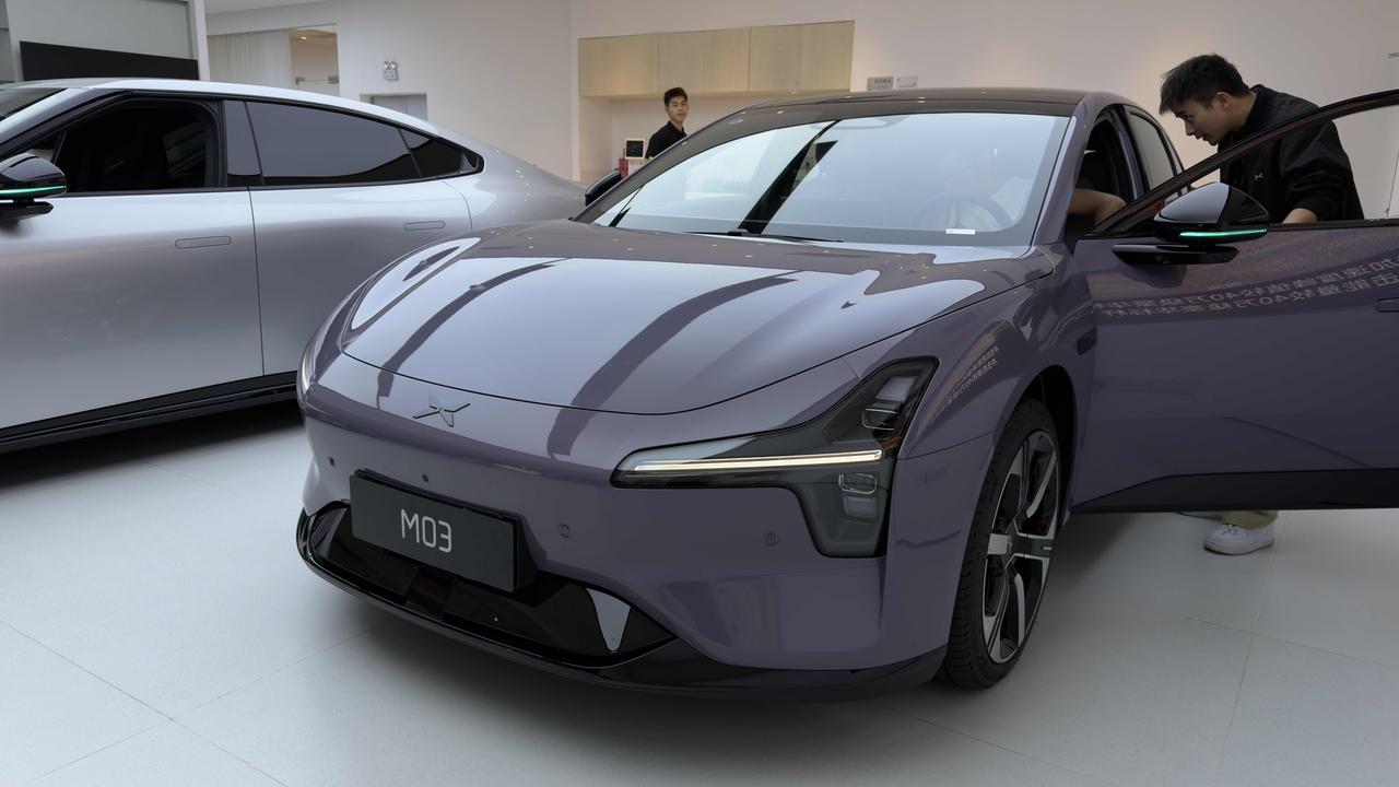 2026款小鹏MONAM03紫色真好看啊，内饰整体更舒服了，内饰的截断式设计有