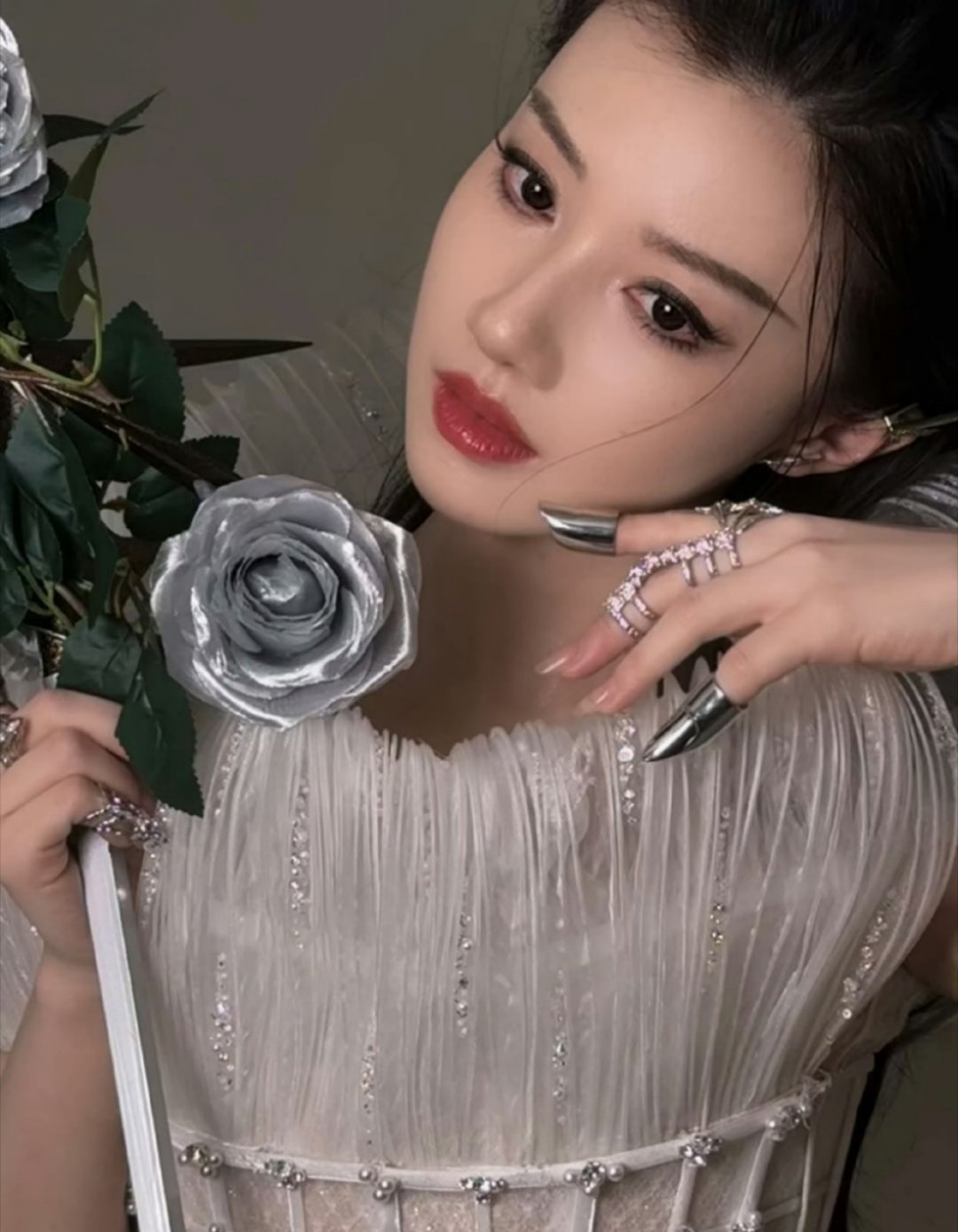 王鹤润这个耳饰好有创意！！有一种人鱼女神的感觉姐姐太美啦！！