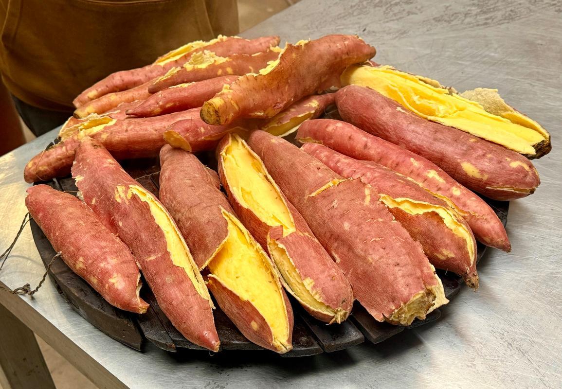 62岁大妈每天早起吃一个红薯，一年后体检，医生赞叹：怎么做到的每天早上吃个红