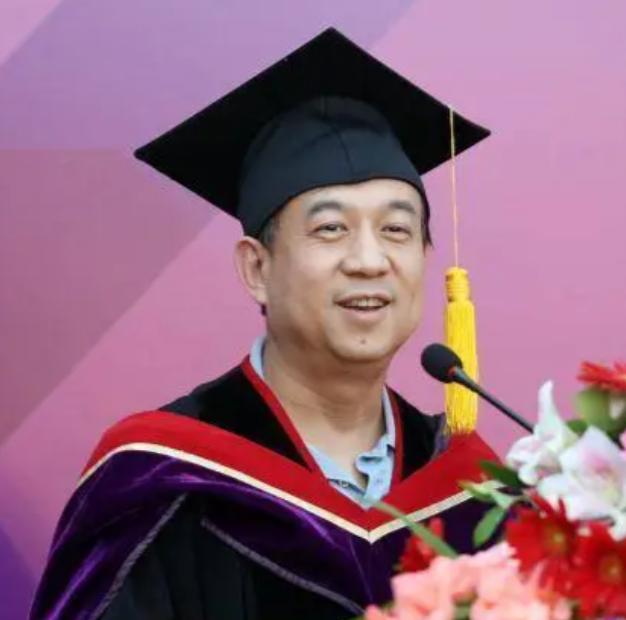董晨，世界著名免疫学家，耶鲁大学天才博士后，MD安德森癌症中心终身讲席教授，中国