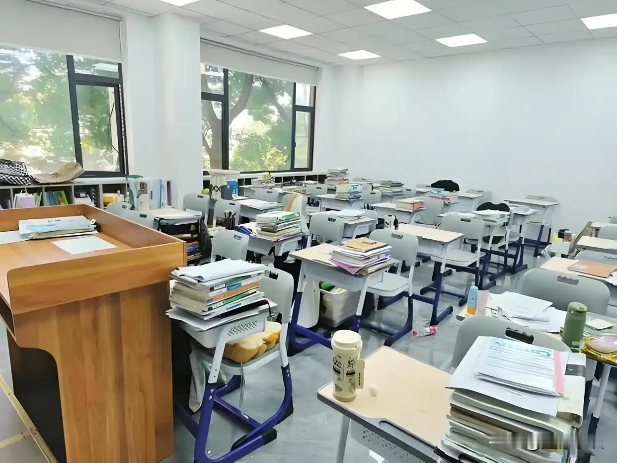 上海一位妈妈，豪掷62万给儿子补课，从初二一路补到高二，整整四年，孩子的成绩却像
