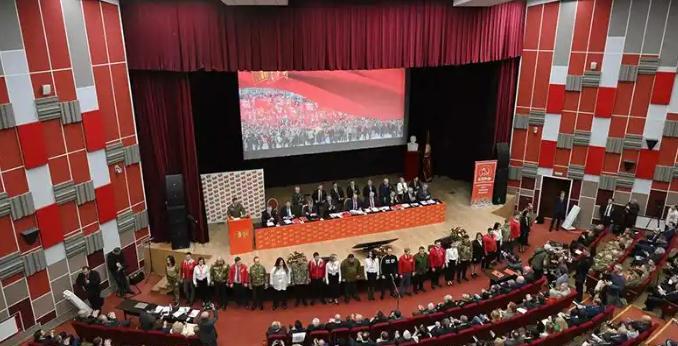 俄罗斯共产党通过一项决议，正式认定1965年赫鲁晓夫全盘否定斯大林是个错误。这