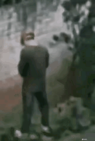 要巧不巧真是巧三急来时撒泡尿谁料高压冲倒墙丢了小命气死娘叫王皓法官来判