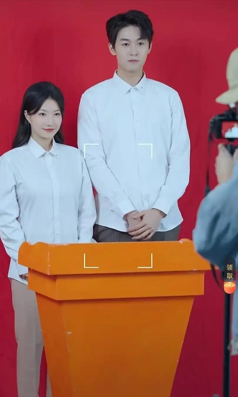 这是哪部剧？这男女主身高差也太吓人了吧。