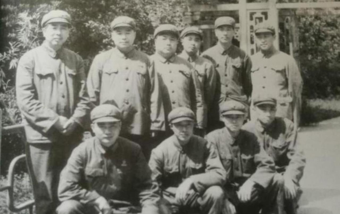 1975年，南京军区作战部部长郭涛突然发起高烧，被送到军区医院。输液时，郭部长昏