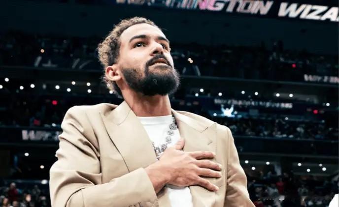 记者Shams在个人社媒上报道了有关奇才球员特雷杨的伤病情况，详情如下：“据