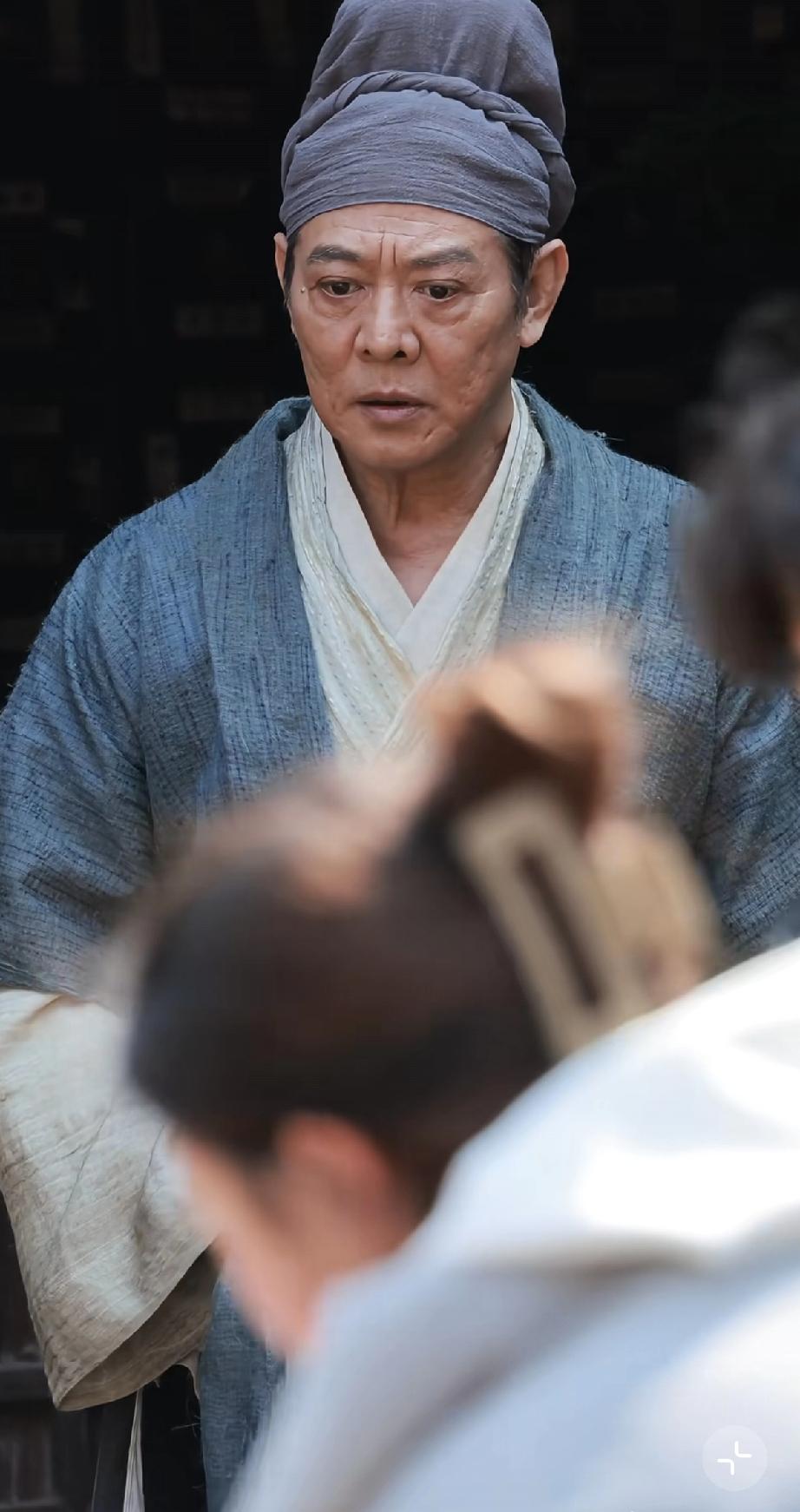 李连杰拍短剧老得让人心疼，再也没有功夫巨星的气质了!3月15日，李连杰的新短