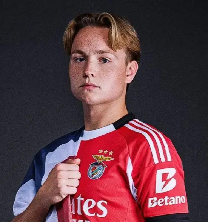 穆帅盯上挪威小跑车！本菲卡那边传消息，21岁的谢尔德鲁普成了罗马冬窗头号猎