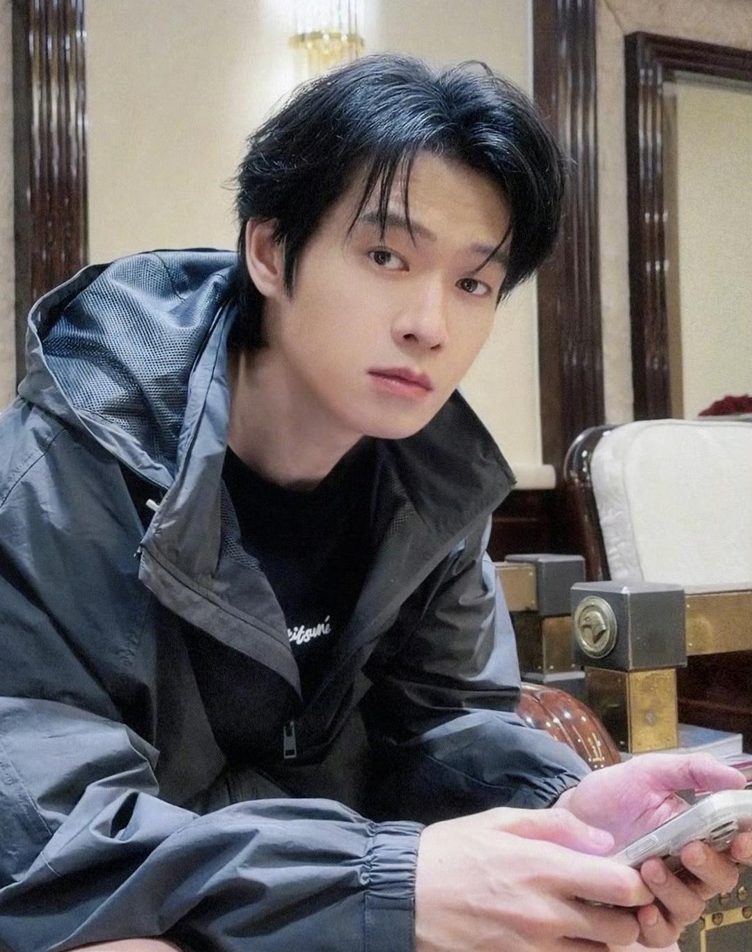 1.霍建华跟林心如不会离婚的，两人虽然感情就那样，但是捆绑得很深而且还有孩子，这
