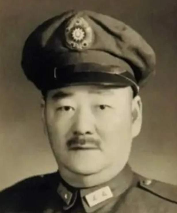 1948年12月，陈官庄包围圈的国民党中将郭一予，喜欢上了一个漂亮的女学生，以供