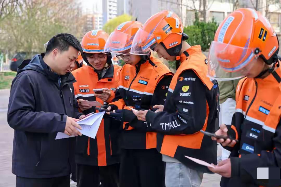 厉害了！山东济南，2万余名外卖骑手，被市场监管部门聘为“监督员”，成为守护城市安