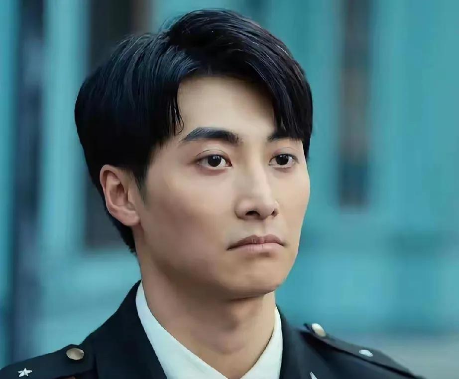 演长剧18年无人识，一朝短剧成“霸总”，淮文逆袭引热议！长剧里默默无名，短剧里挑