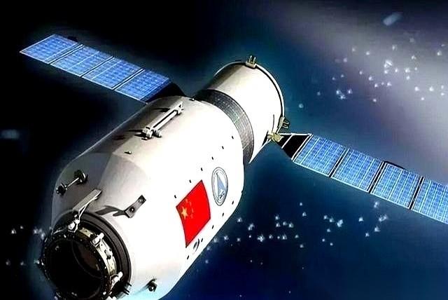 2021年，马斯克的星链卫星像不要命一样，两次直冲咱们的中国空间站撞过来。那时