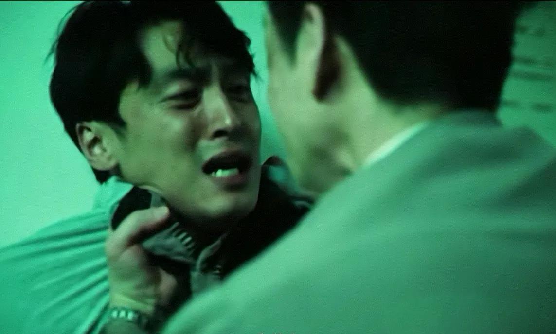 《扫毒风暴》黎安怎么也没想到，内鬼竟然真的是自己队里的人，直到林强峰捡到了梁东平