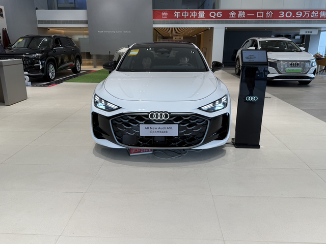 新a5l实车体验今天销售说新a5到店，立马去看了一下，外观内饰见仁见智。全系标