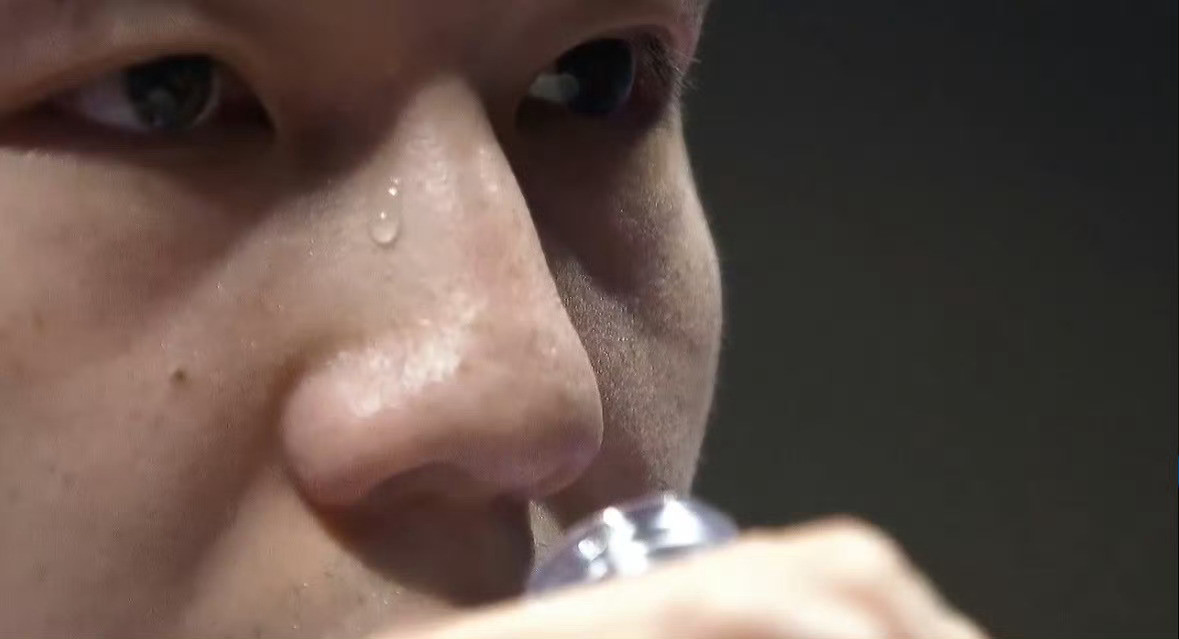 嗓子喊哑也心甘情愿！当全场齐声嘶吼“樊振东”的瞬间，鸡皮疙瘩和眼泪一起炸了——这