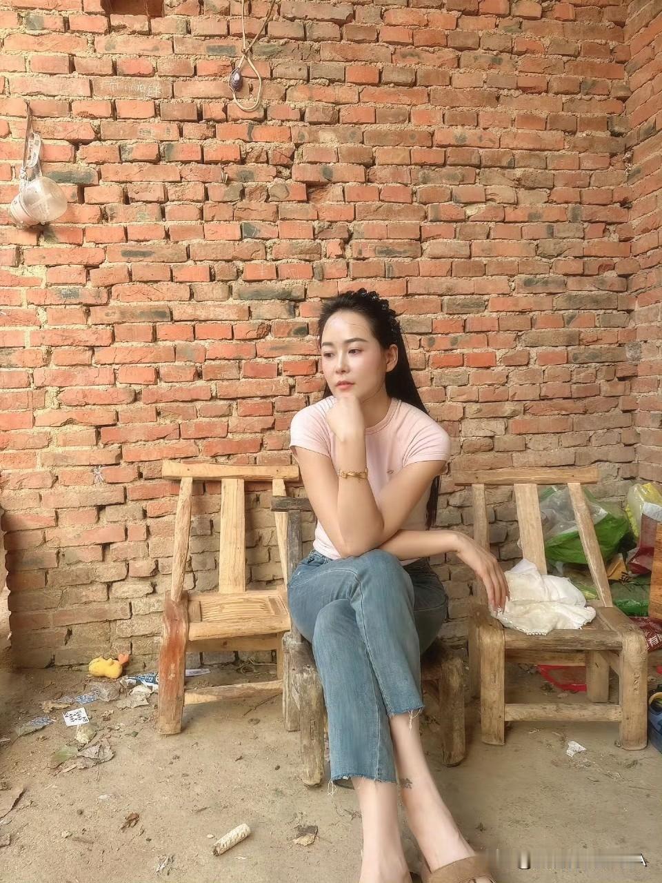 在你眼里，什么样的女人最漂亮我说我是村花应该没人有意见吧[笑着哭]什么样子的女人才