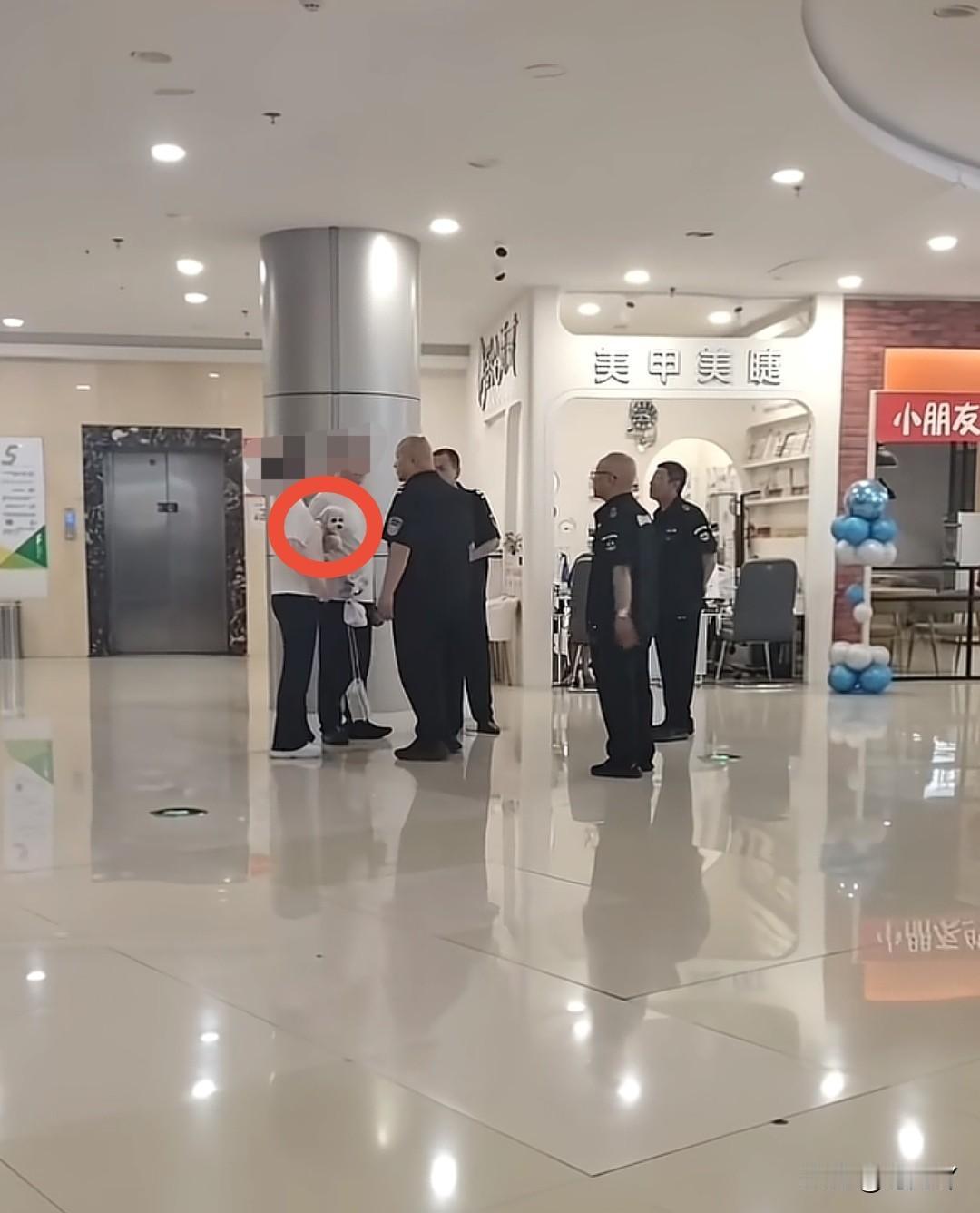 万万没想到，在全国狗患泛滥、部分公共场所对带狗进入持纵容态度的大环境下，辽宁省朝