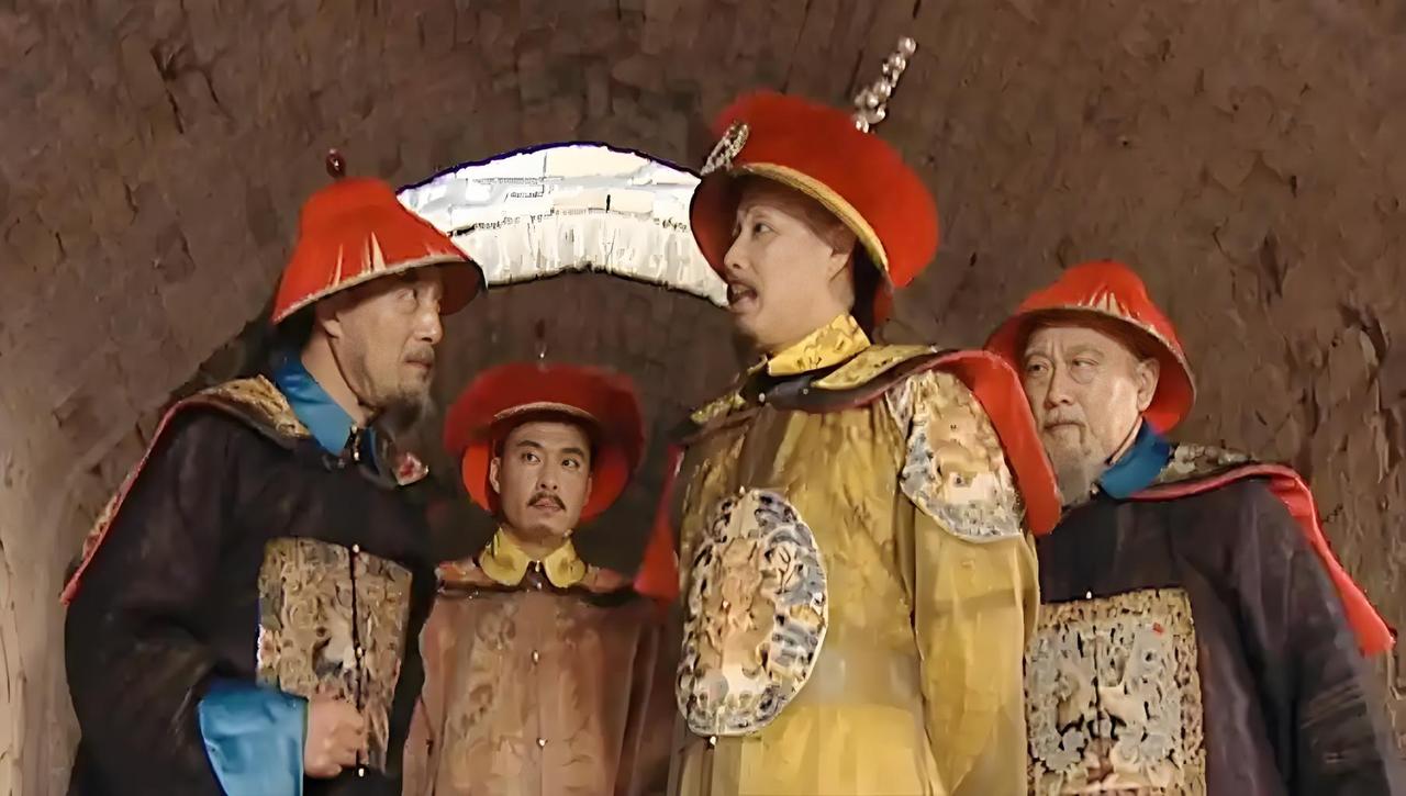 在其即将倒台的前夕，为了保命想到一个狠招，竟然给自己加了一个万劫不复的罪名——谋