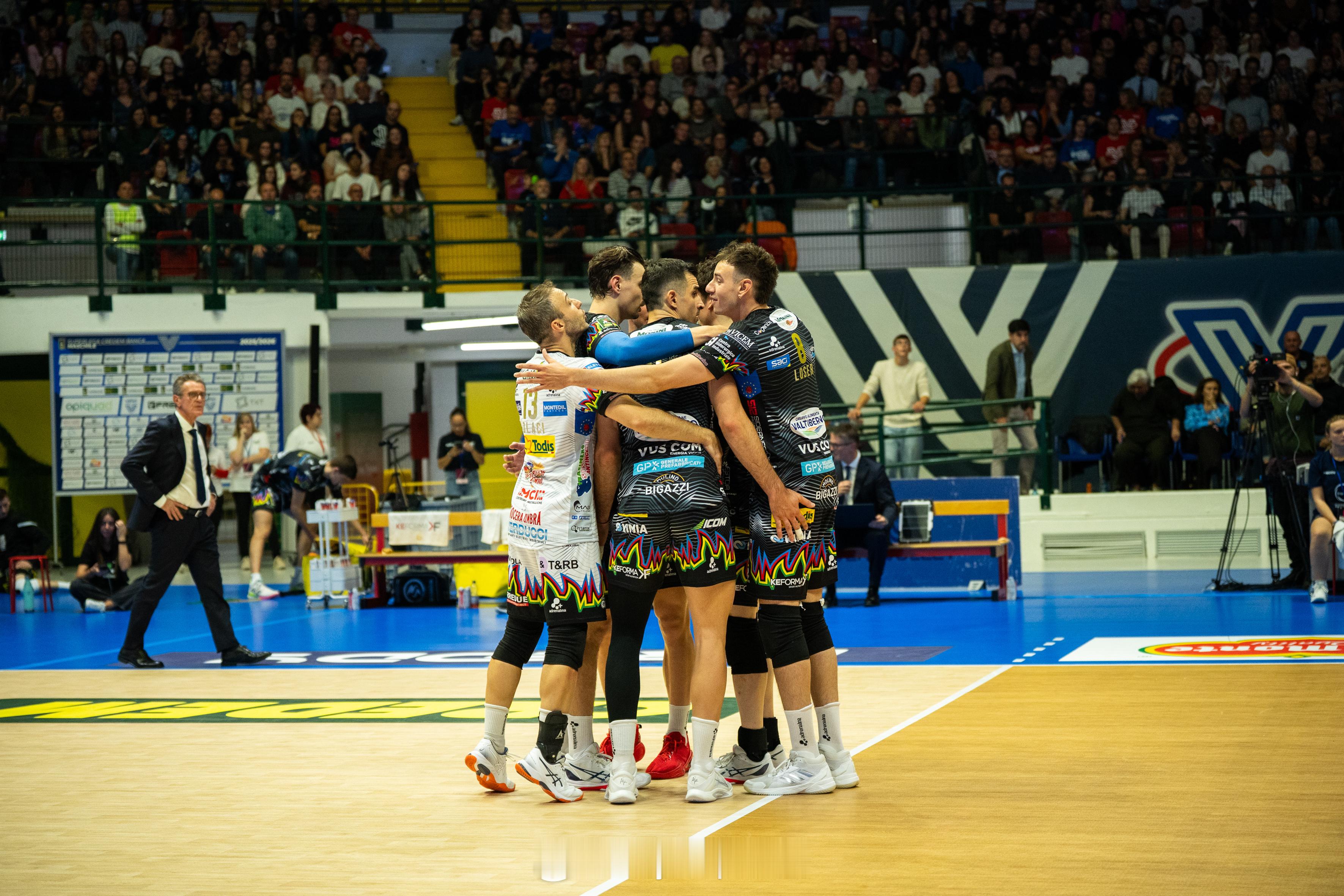 【意超男排佩鲁贾3-1蒙扎特伦蒂诺3-0希斯特纳】国际排坛战报速递10月21