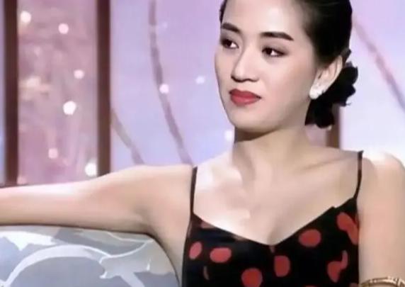 梅艳芳的信托基金，才叫把人心看透了！2003年她走后，遗嘱写得明明白白，母亲每月