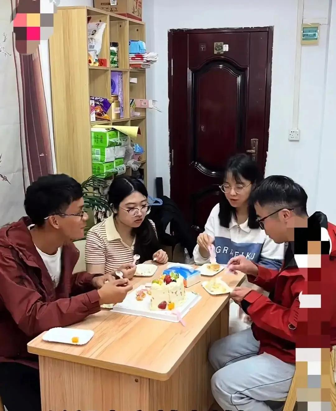 看到唐尚珺给同事过妇女节那视频，我直接愣住——这还是那个闷头刷题十六年的“高考疯