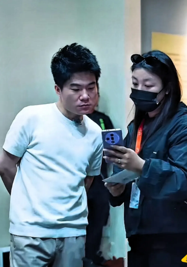 谁懂董宇辉这波操作的含金量！“兰知春序”给盼盼，“长歌有和”归程林，“终南
