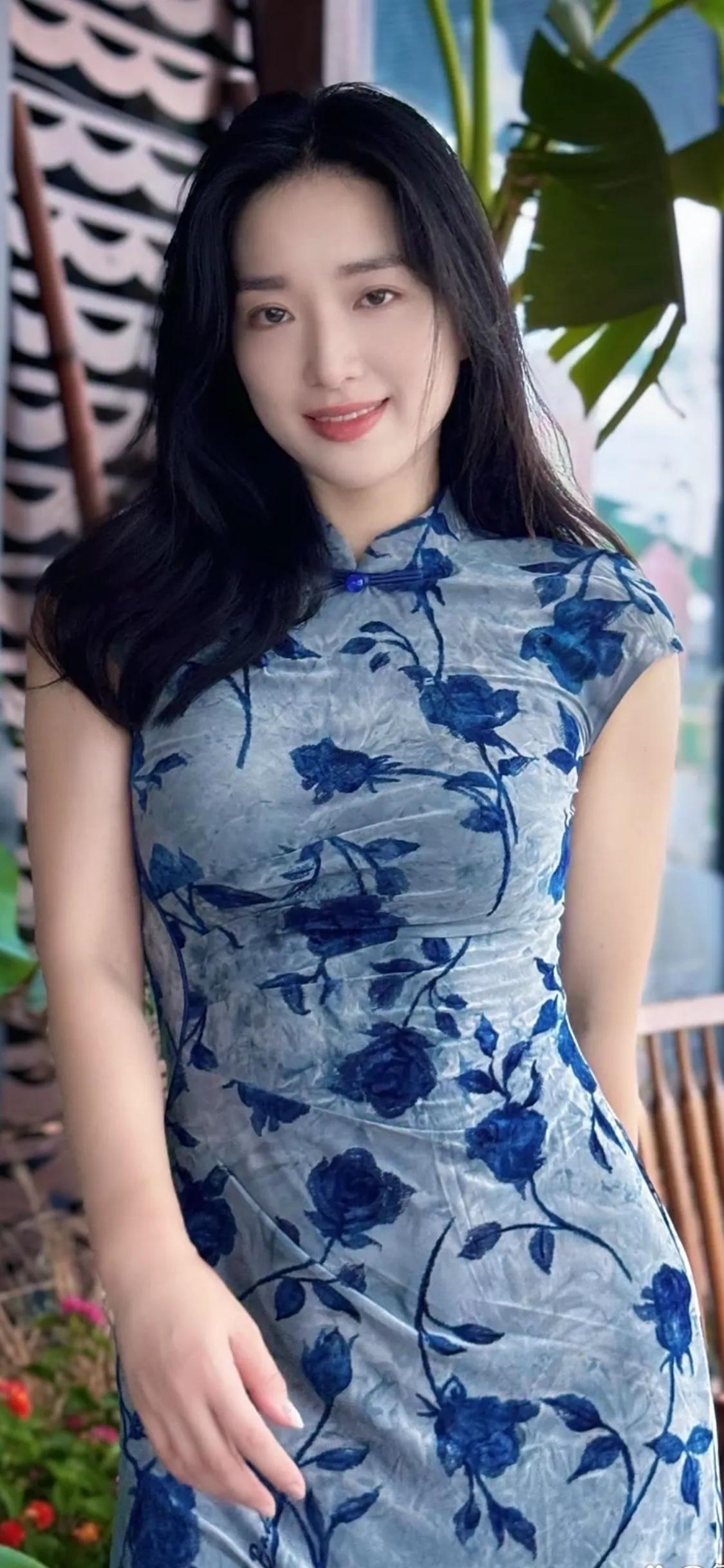 她若爱你，她就会拒绝那些不合时宜的交往。我们总是怕另一半这个那个，怕一不小心