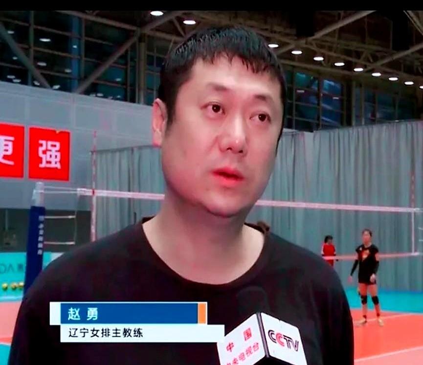 中国女排和女篮接连失利，很多人骂教练不懂用人，可真相没那么简单。朱婷没上世锦