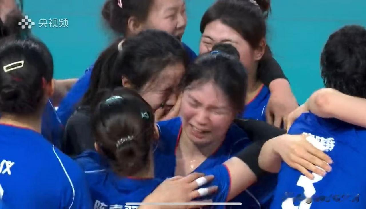 张籽萱领衔江苏U18女排3-0击败上海队夺取全运会冠军，赛后的张籽萱哭了，王奥芊