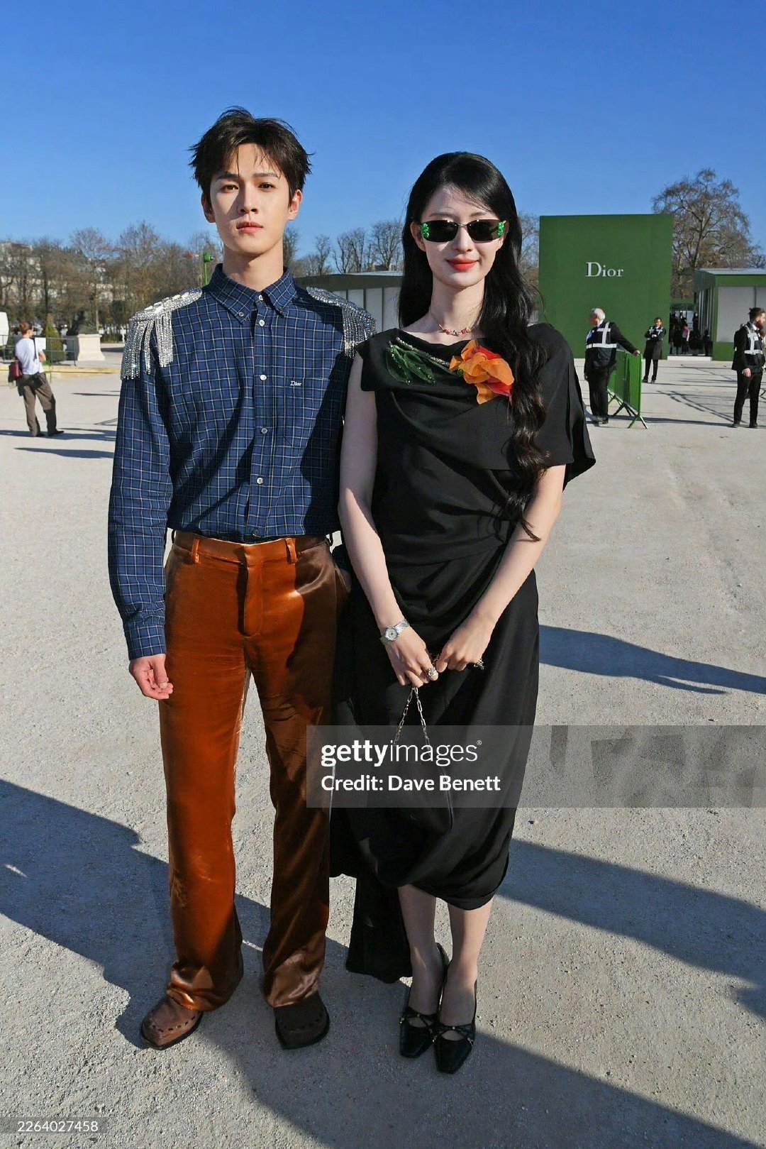 李昀锐王楚然这俩人的衣服怎么看起来这么劣质？