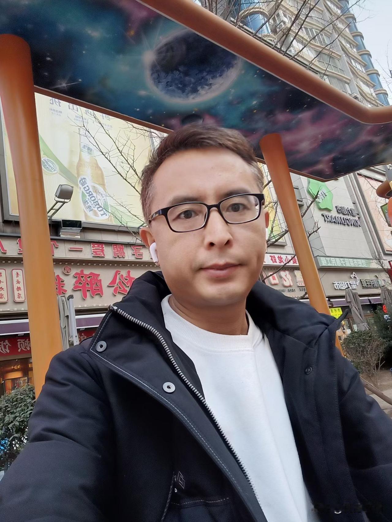 打工十几年才明白：人不需要样样都懂，那是自己累自己。与其每个领域都沾点皮毛，不如