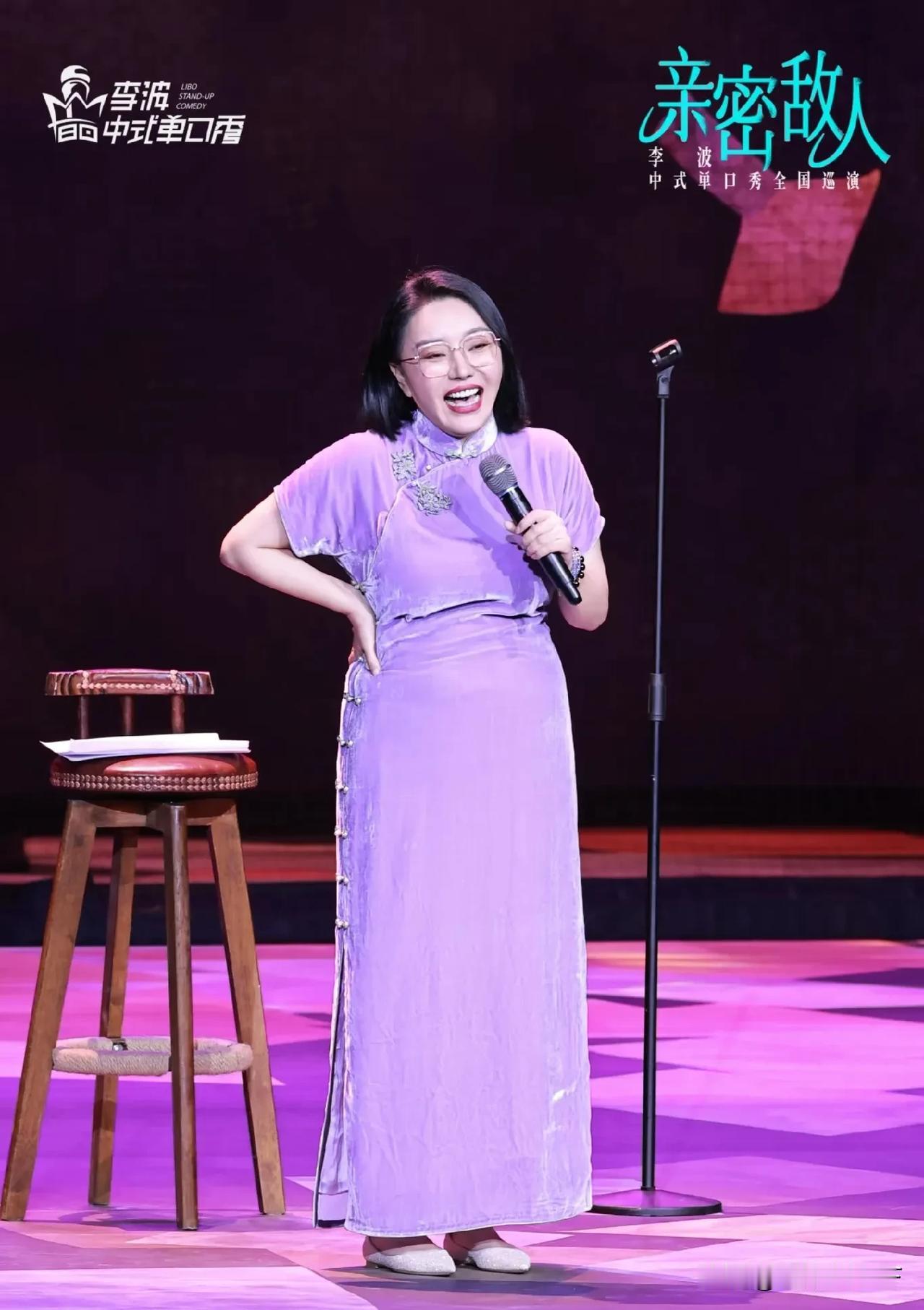 房主任背后的女人，就是那个在沈阳给她买了140万的房子，带她走上脱口秀之路的师傅