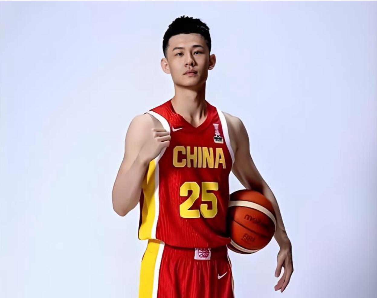 出场21分钟！5投0中，得0分，球迷：他进男篮就是一个笑话。意不意外，惊不惊喜