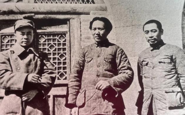1952年，毛万才被人举报涉嫌＂受贿＂，专案组反复审问，要他交代行贿人是谁，怎料