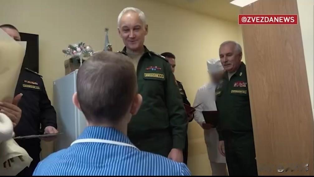 “雕鸮”的传奇：5辆坦克+169辆汽车12月13日，红星新闻报道，俄防长别洛