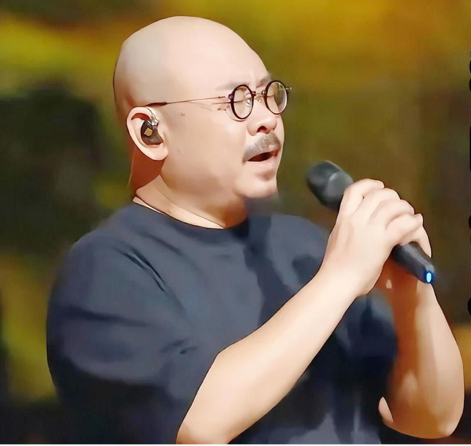 刀郎的歌广受欢迎，我认为主要有以下几个方面的原因：第一点是刀郎拥有极具辨识度的