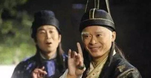 1627年，明熹宗崩。太监总管陈德润垂涎皇后的美色，一日皇后晨起沐浴，才褪去外衣