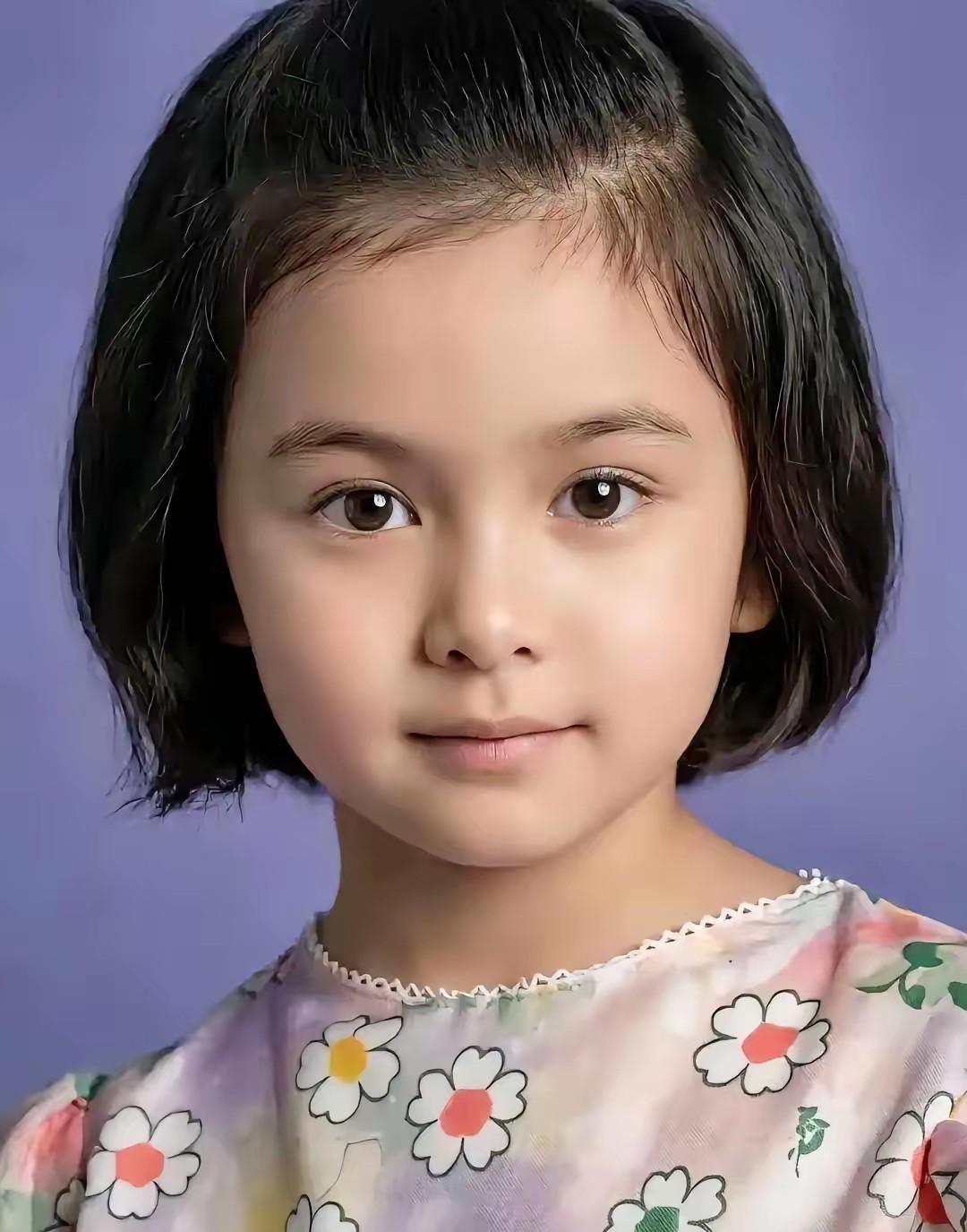 关之琳偏翩美少女，为什么会那么漂亮？看到她爸妈答案就有了。挑战关之琳