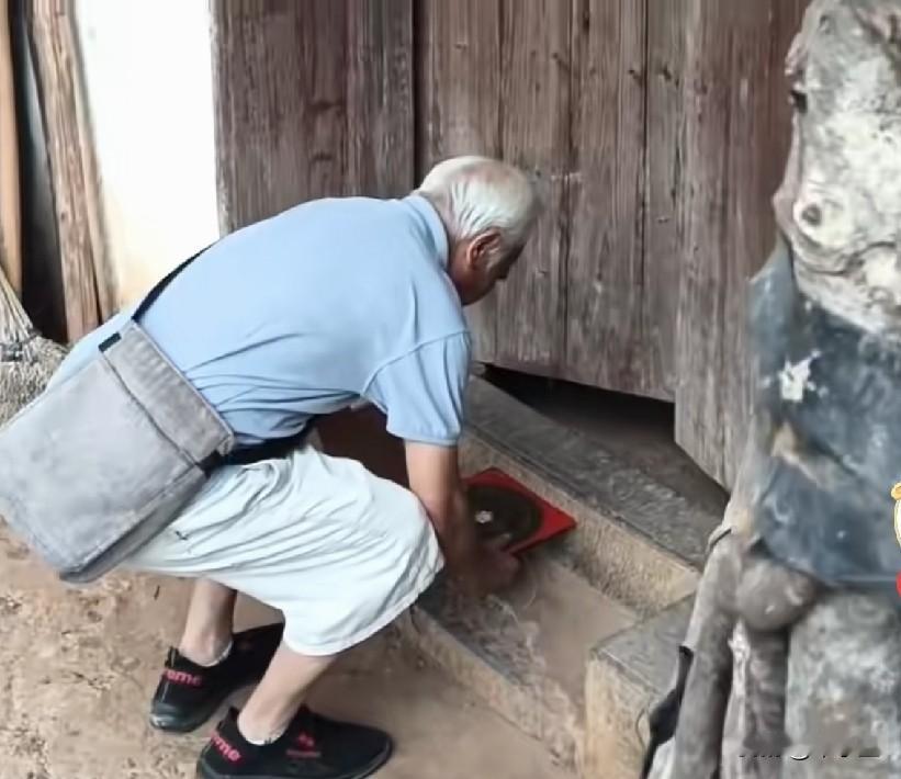 天哪，王虹获世界数学大奖后，有人专程带着罗盘从外地去广西王虹农村老家住宅，实测风