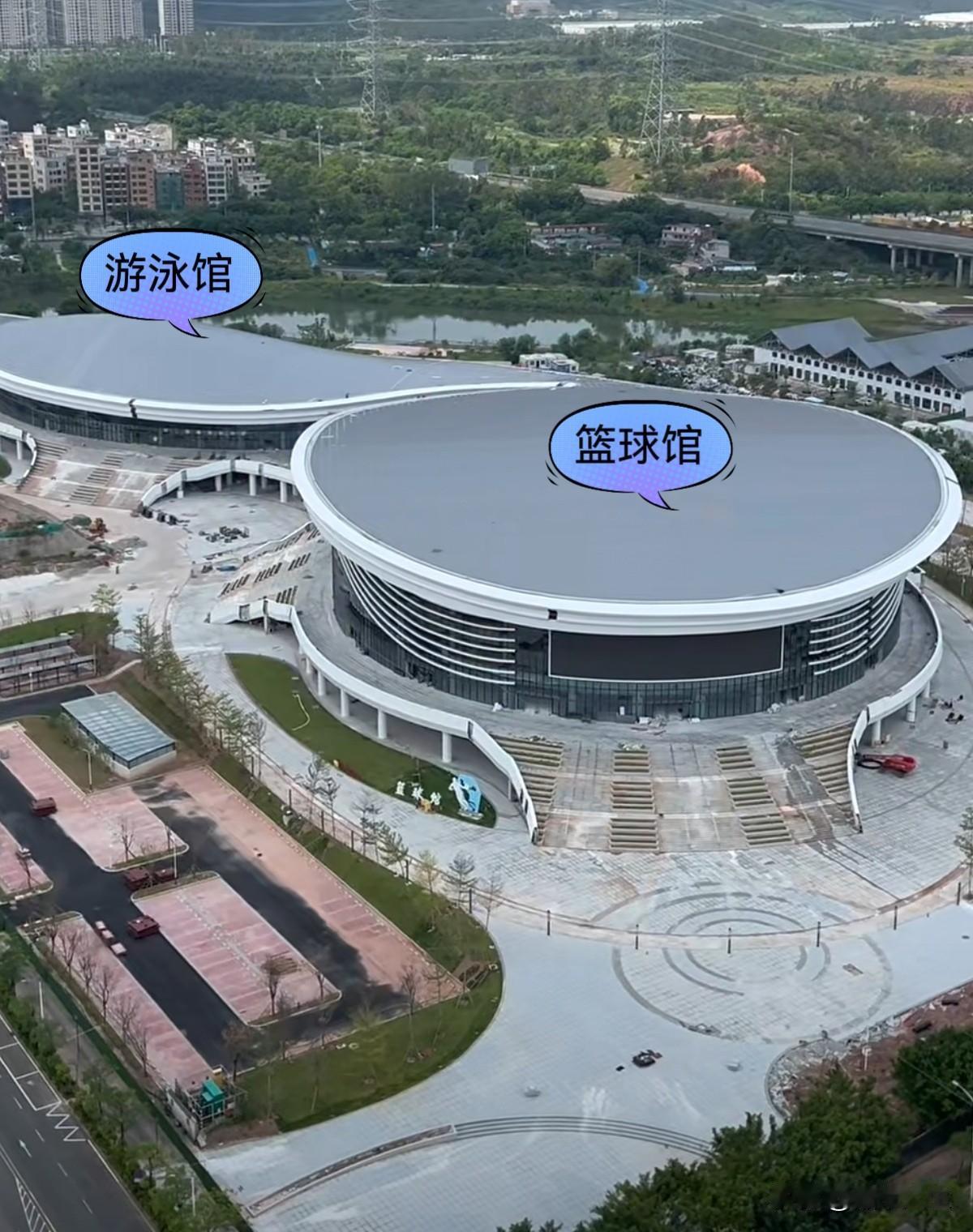 今天路过大亚湾奥林匹克公园，篮球馆和游泳馆的建设进度还可以，大抵可以看出它的规模