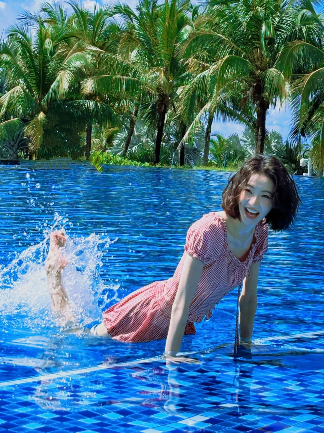 张艺凡泳池写真 ​​​