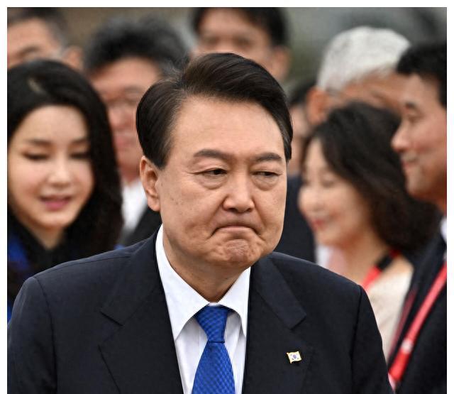 尹锡悦从“青瓦台魔咒”缔造者到“法律流氓”，为何他敢如此拖延审判？最近，韩国政