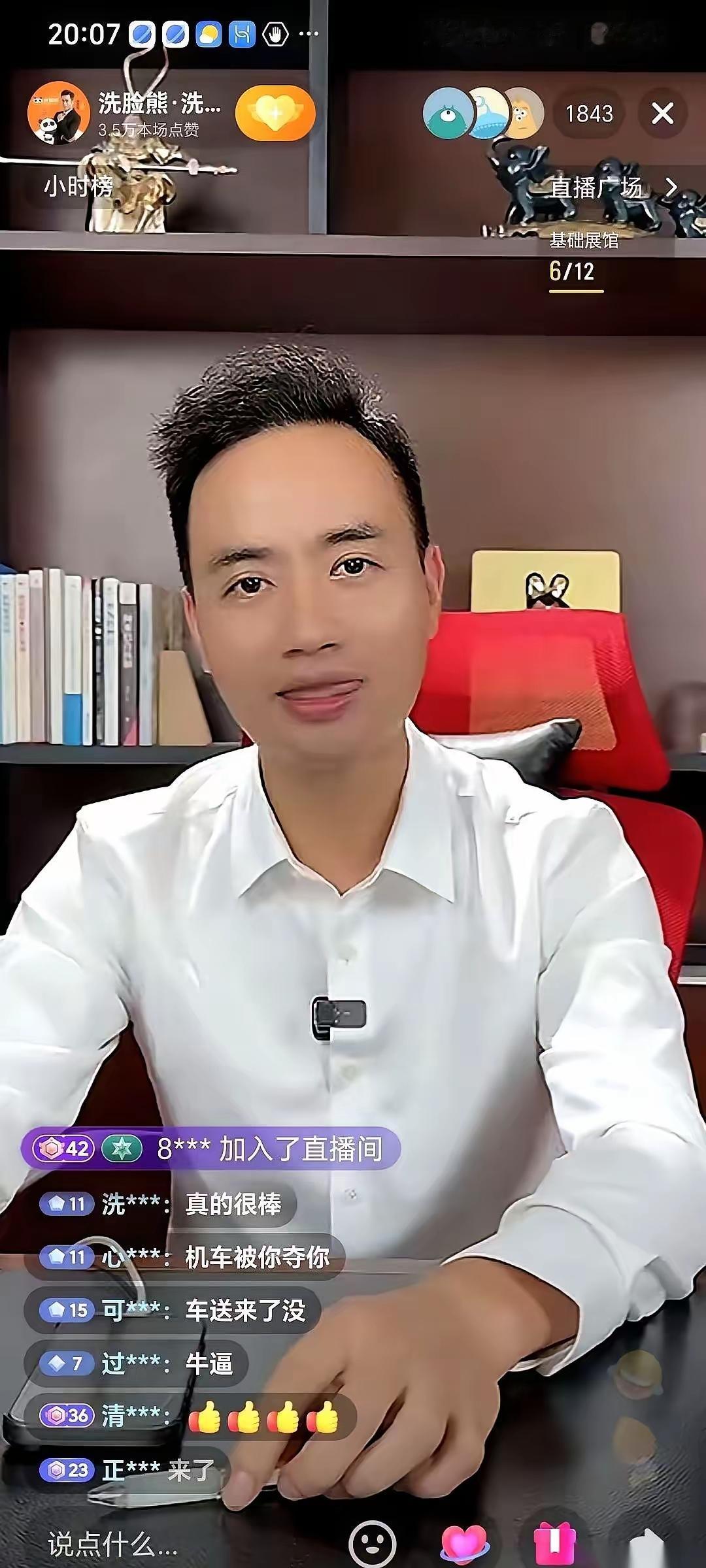 一台冠军机车，一座奖杯，刚拍下来，转手就做了两件怪事。第一件，车。没进私人车库