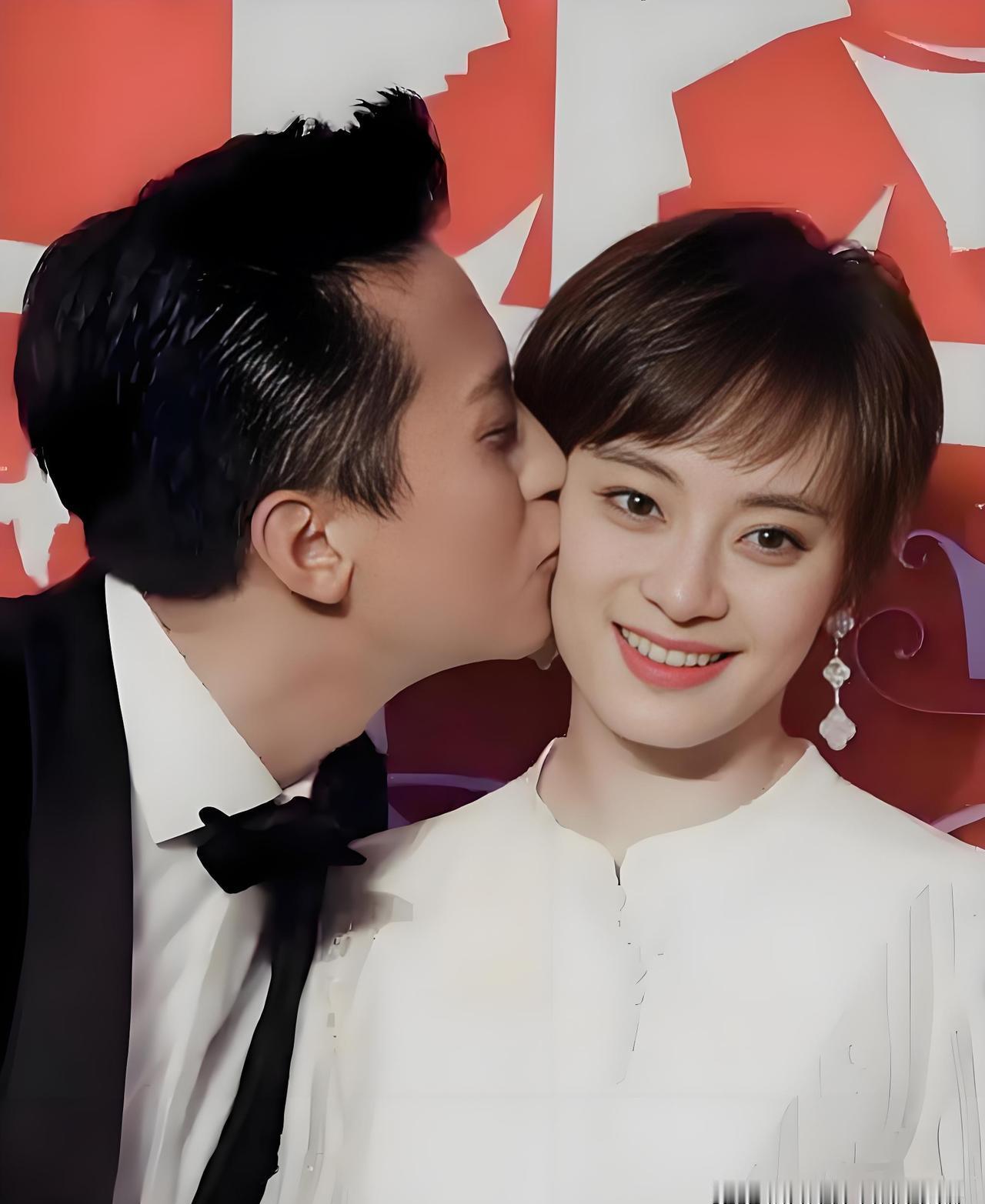 说句实在话，别光看邓超整天在网上耍宝，像个没正形的长不大的孩子。真要论起经营婚