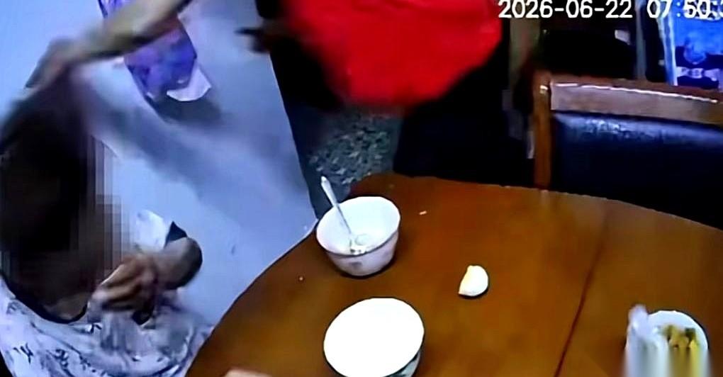 三年了，整整三年！要是没装那个小探头，你敢信这个见谁都笑、手脚麻利的“老实保姆